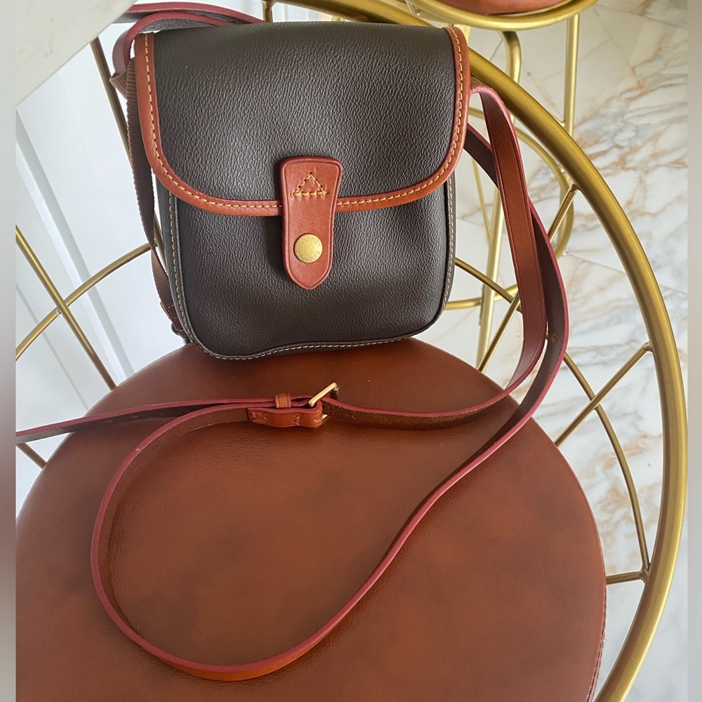 Dooney & Bourke Brown Leather Crossbody Bag with Timeless Design